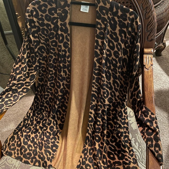 SOLD💕Leopard Cardigan💕 - Picture 1 of 2